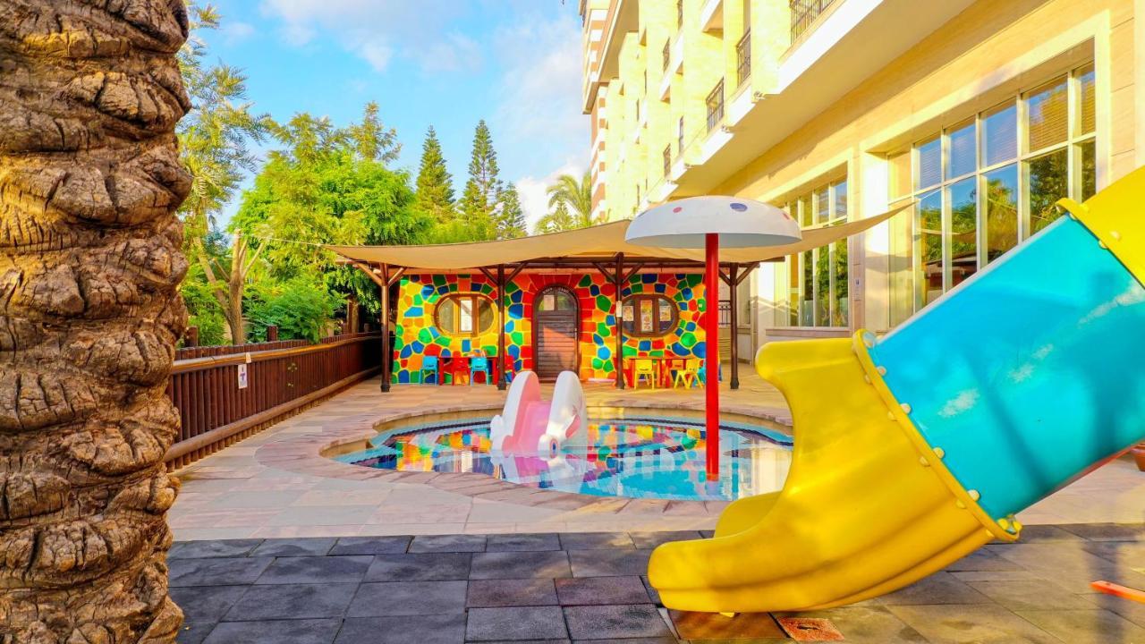 คริสตัล เดอ ลักซ์ รีสอร์ต สปา Hotel เกเมร์ ภายนอก รูปภาพ