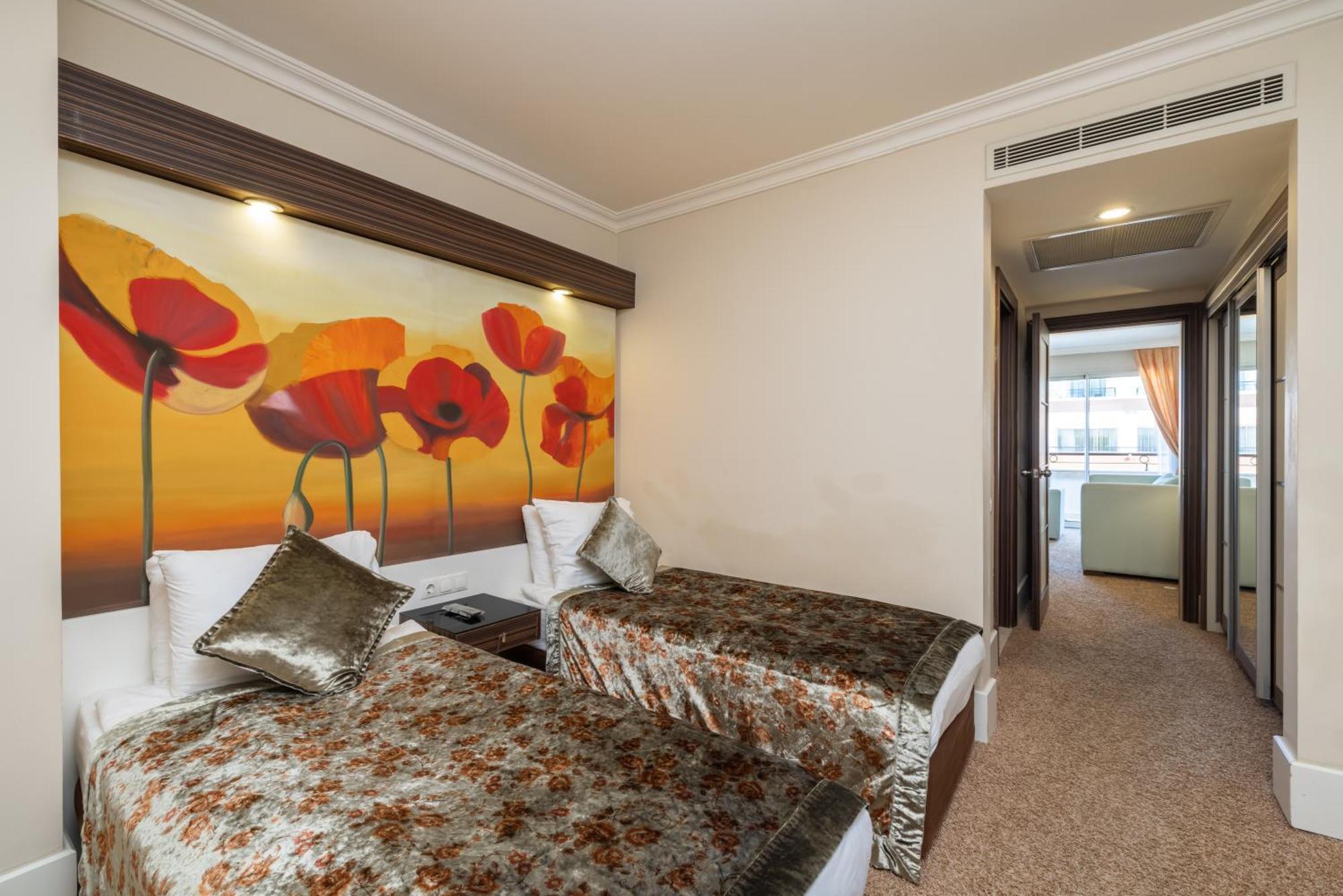 คริสตัล เดอ ลักซ์ รีสอร์ต สปา Hotel เกเมร์ ภายนอก รูปภาพ