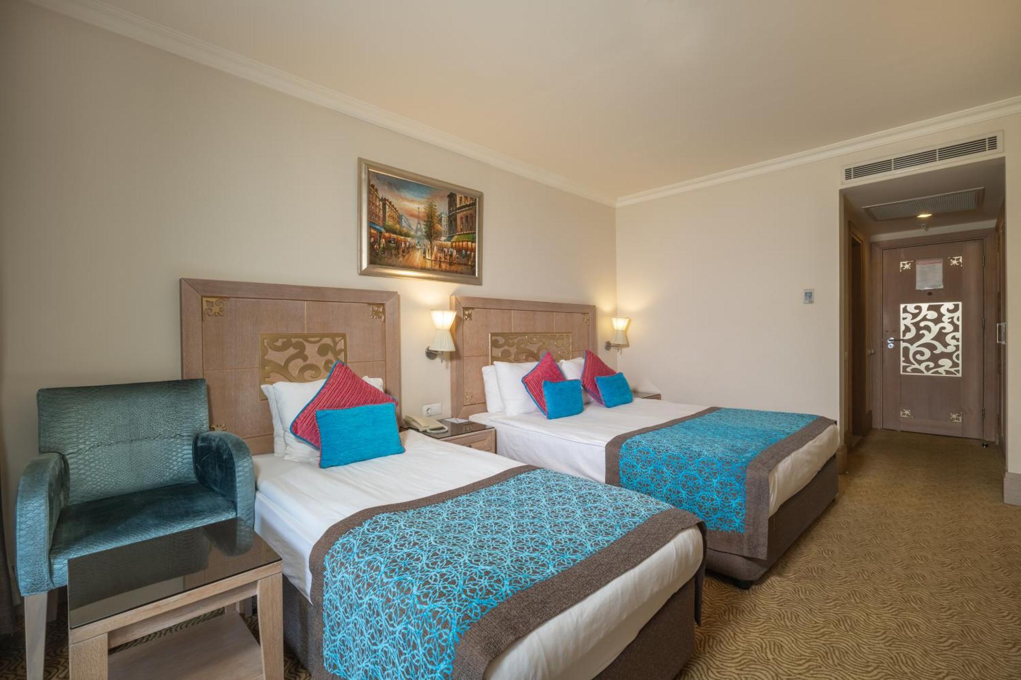 คริสตัล เดอ ลักซ์ รีสอร์ต สปา Hotel เกเมร์ ภายนอก รูปภาพ